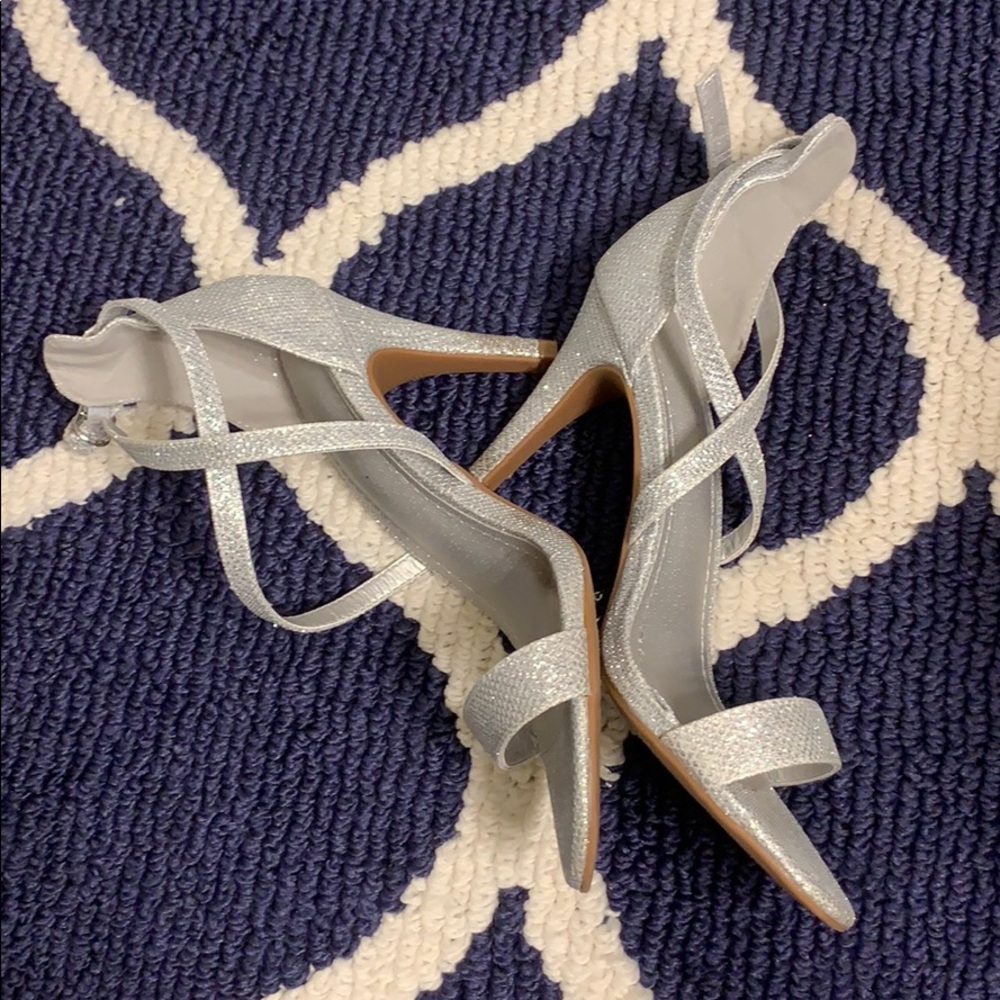 Silver Heels - Picture 2 of 6